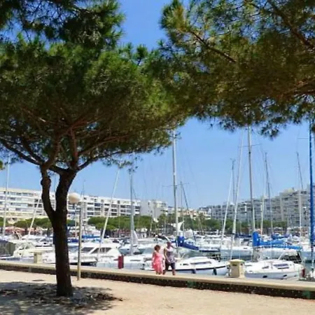 Le Minimal, Chic Escape Between Palavas & Apartment